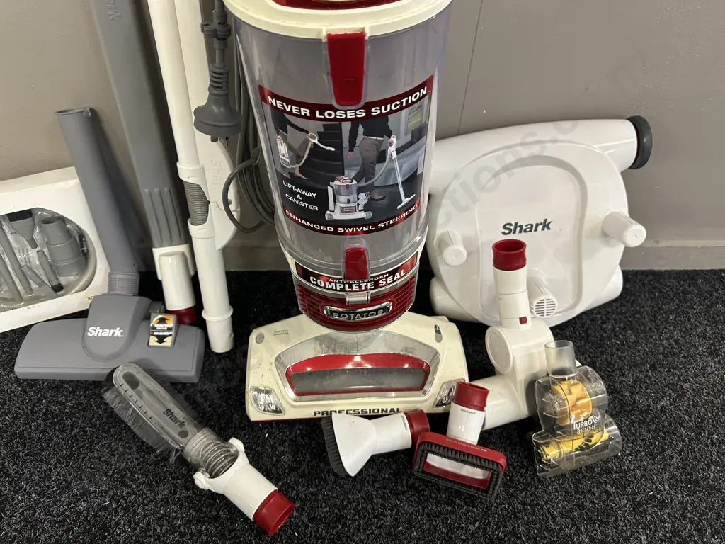 Shark Professional Rotator Vaccum & Accessories Model NV500NZ Image 1++