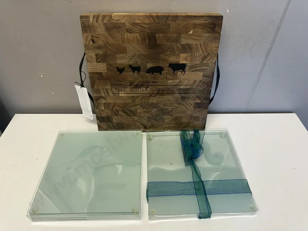 Salt & Pepper 'The Urban Butcher' Platter Board & Square Glass Placemats x2 Image 1++
