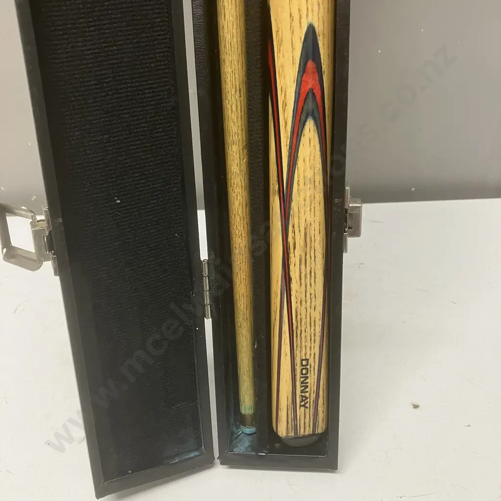 Donnay Rocket 57 inch 21 Piece Pool Cue In Attaché Style Case With Padded lining Image 1++