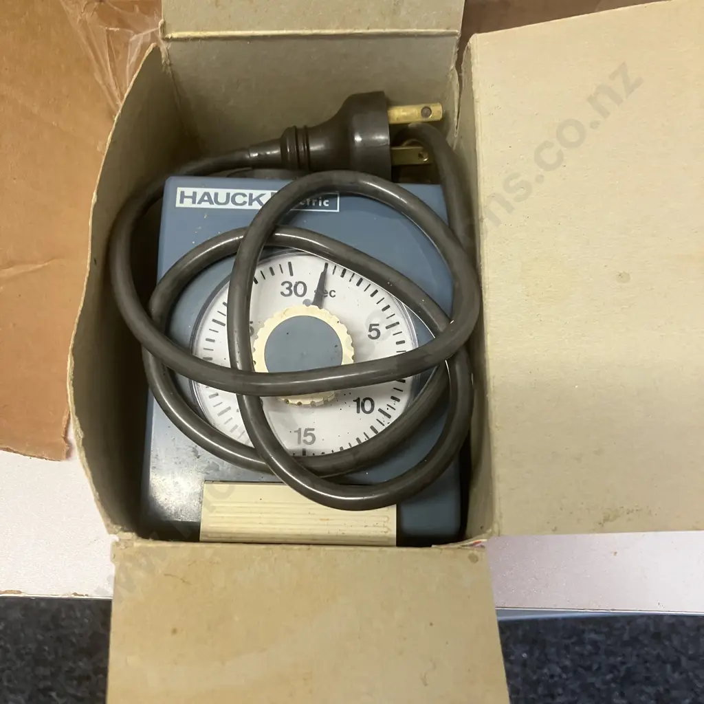 HAUCK Electric Timer ATU 130 Boxed (1/2 - 30 sec),Durst M301 Photo Enlarger, Sun Auto Zoom 85-210mm f/4.5 Lens, Etc Image 1++