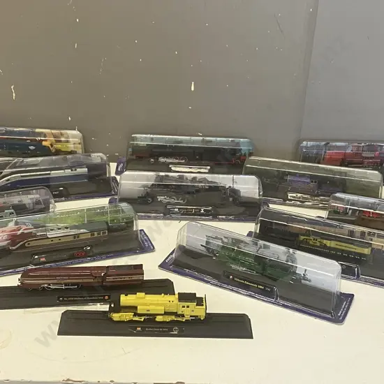 Lot of Thirteen Assorted AmerCom Static Model Trains