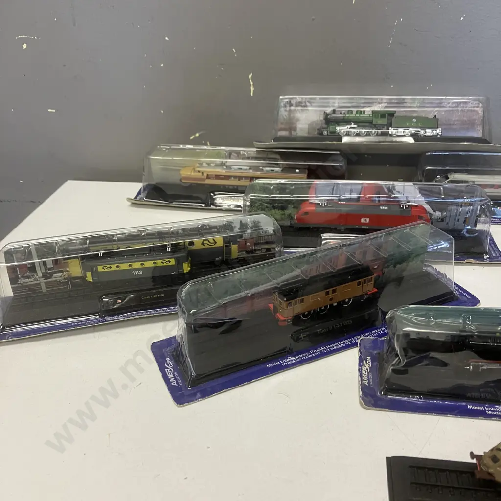 Lot of Thirteen Assorted AmerCom Static Model Trains Image 1++