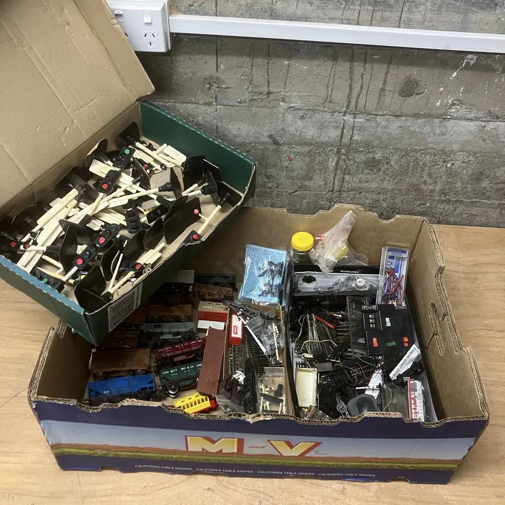 Box Lot Assorted Model Railway Items Image 1++