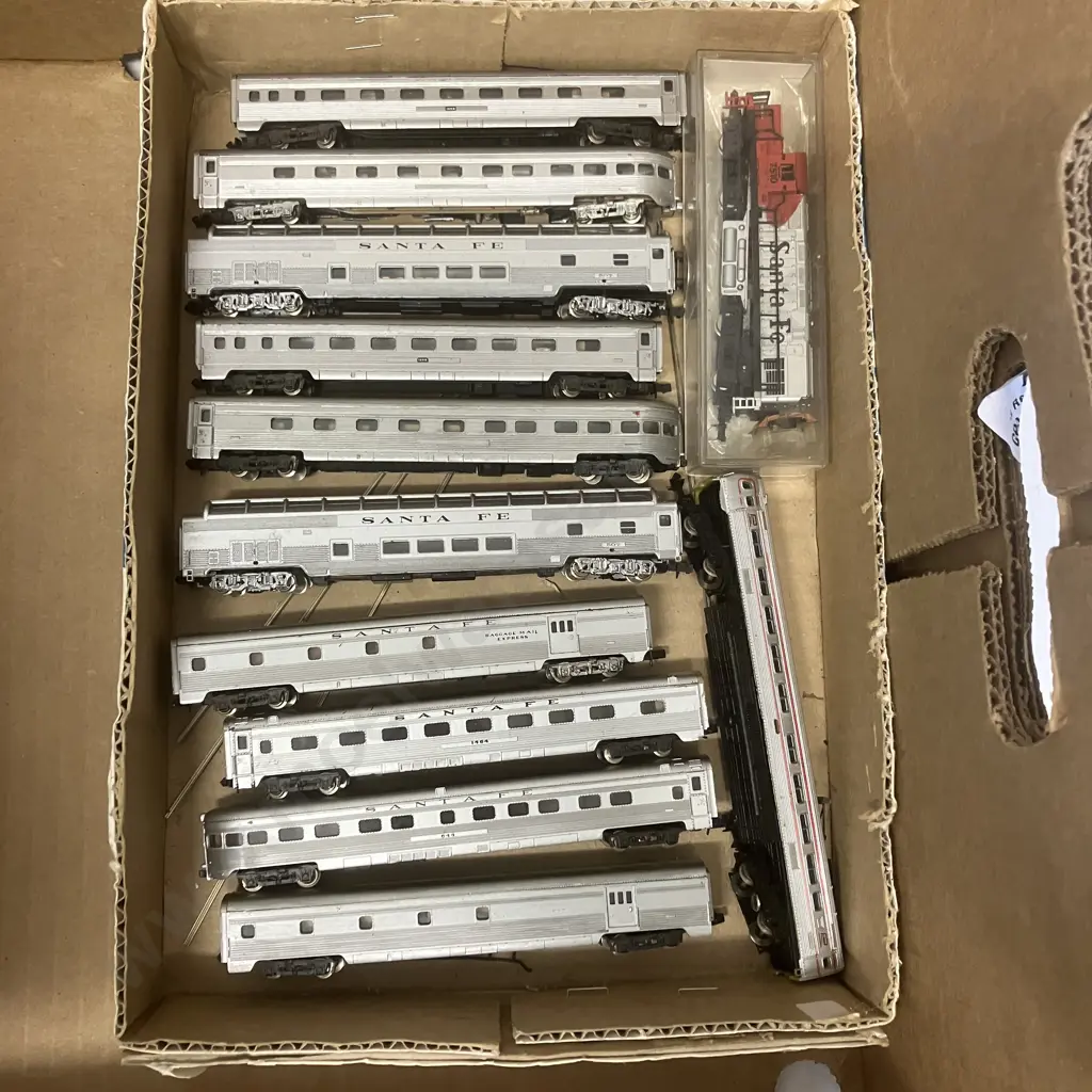 Box Lot Assorted Model Trains & Rolling Stock Image 1++