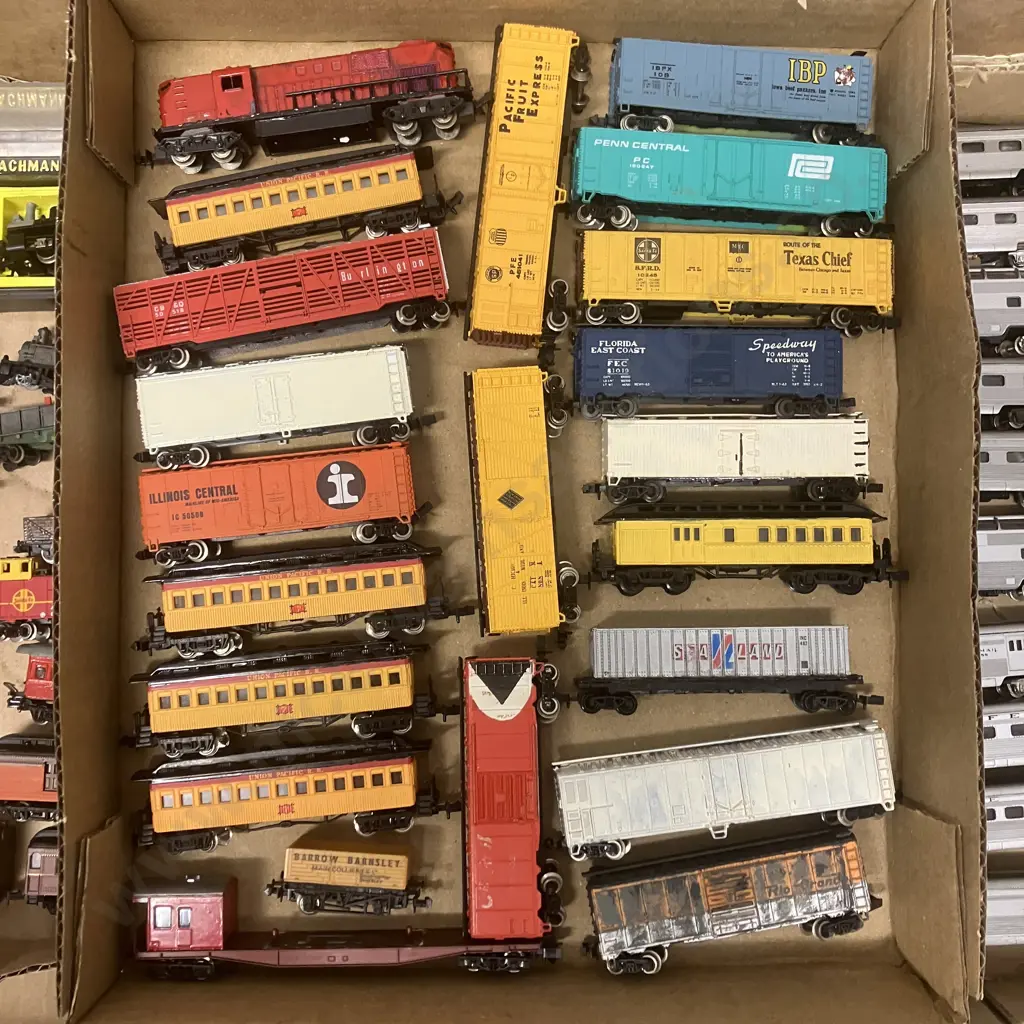 Box Lot Assorted Model Trains & Rolling Stock Image 1++