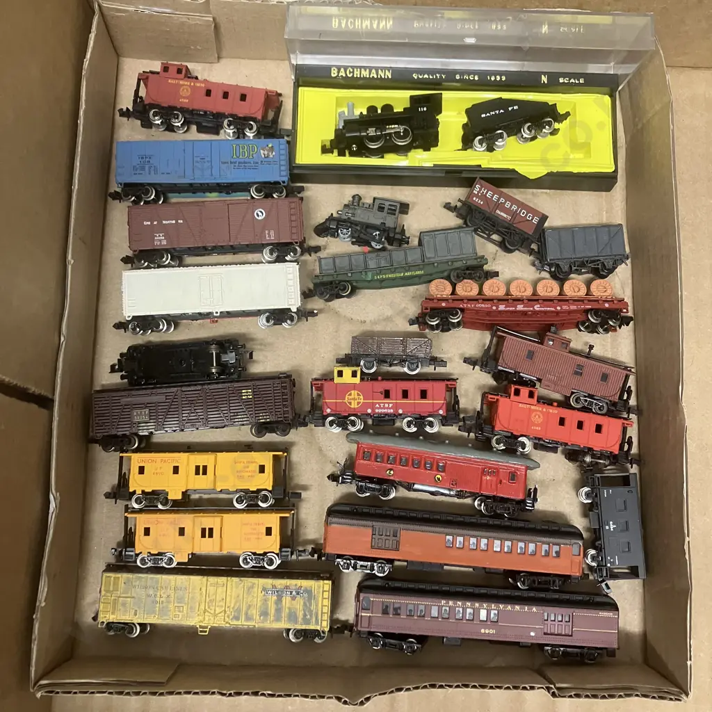 Box Lot Assorted Model Trains & Rolling Stock Image 1++