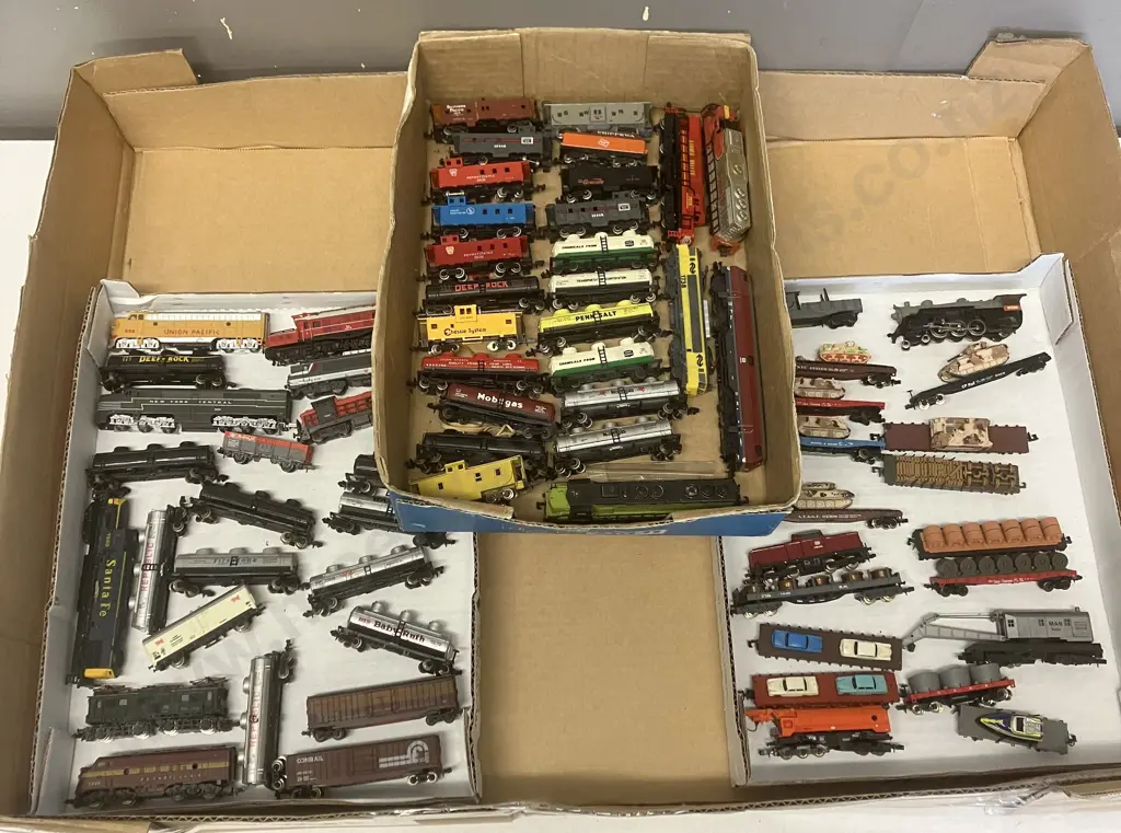 Box Lot Assorted Model Trains & Rolling Stock Image 1++