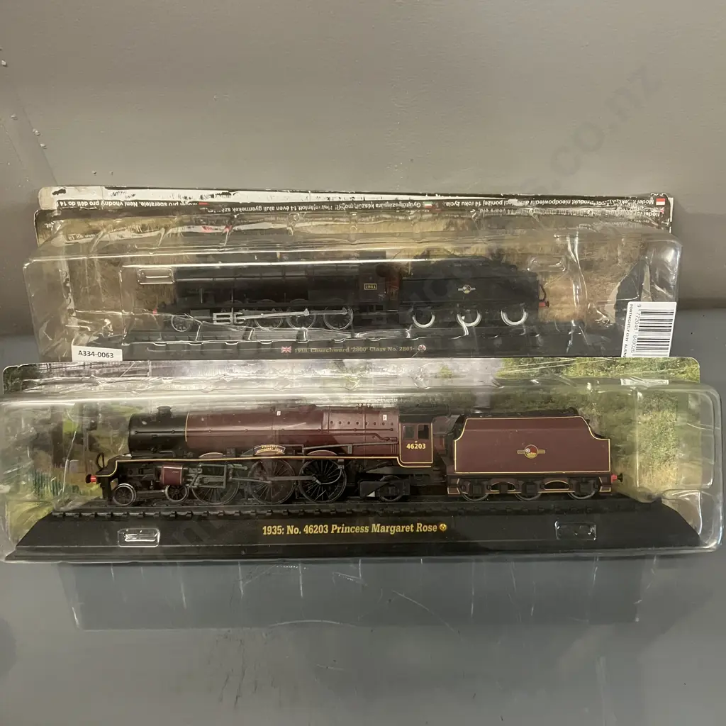 1918 Churchward '2800' Class No.2861 & 1935 No.42602 Princess Margaret Rose Locomotives - 1:76 Scale Static Models Image 1++