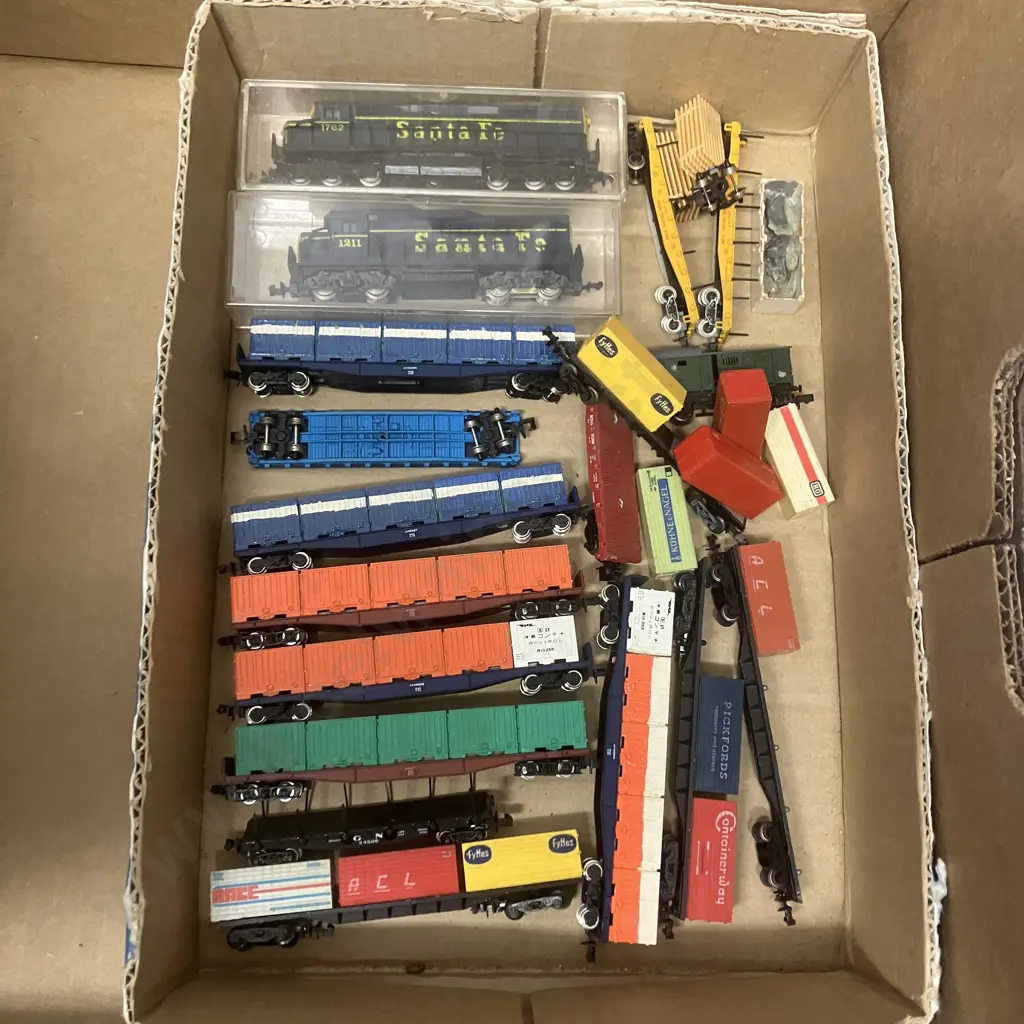 Box Lot Assorted Model Trains & Rolling Stock Image 1++