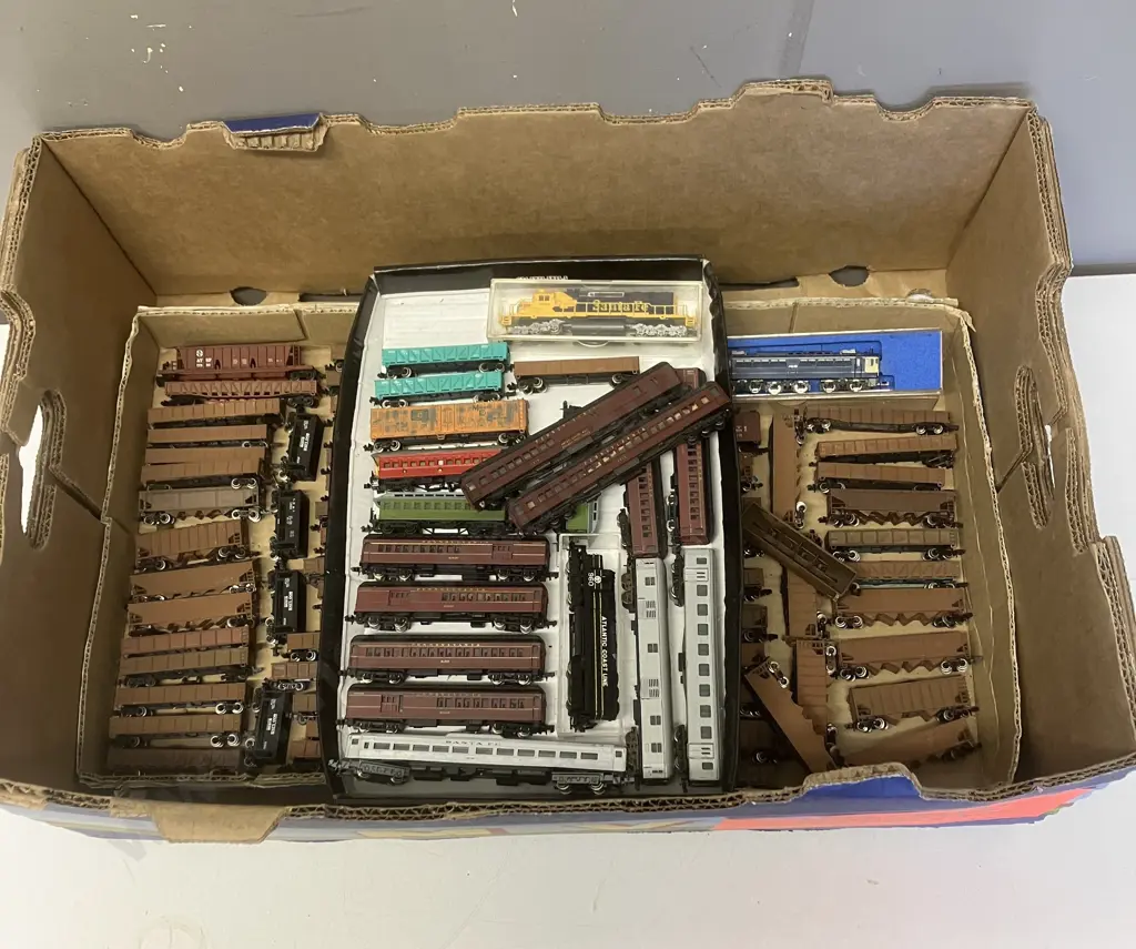 Box Lot Assorted Model Trains & Rolling Stock Image 1++