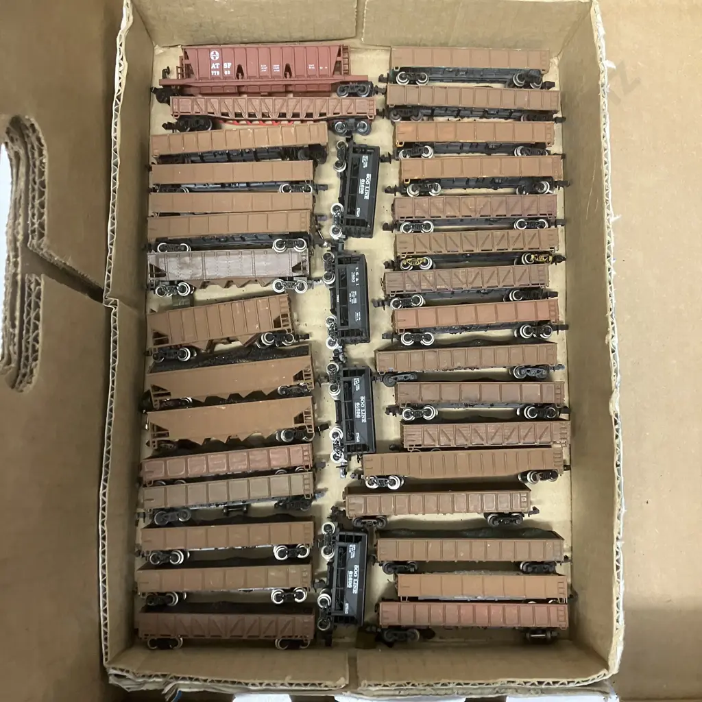 Box Lot Assorted Model Trains & Rolling Stock Image 1++