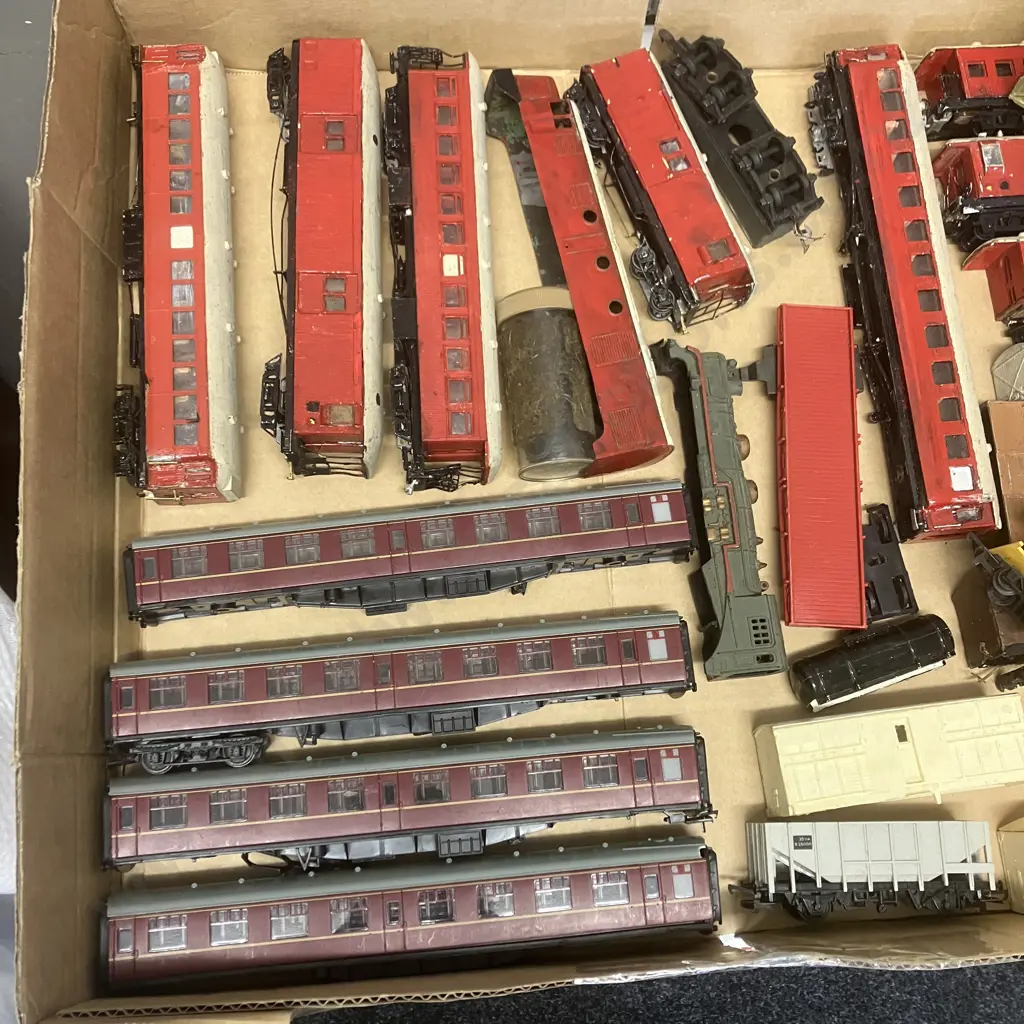 Box Lot Assorted Model Railway Trains Parts & Rolling Stock Image 1++