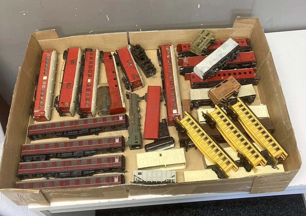 Box Lot Assorted Model Railway Trains Parts & Rolling Stock Image 1++