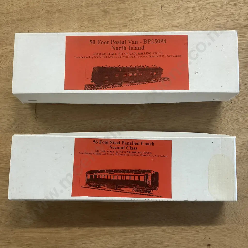 South Dock Models 56′ Steel Panelled Coach Second Class BP25480A & 50' Postal Van BP25098 North Island Image 1++