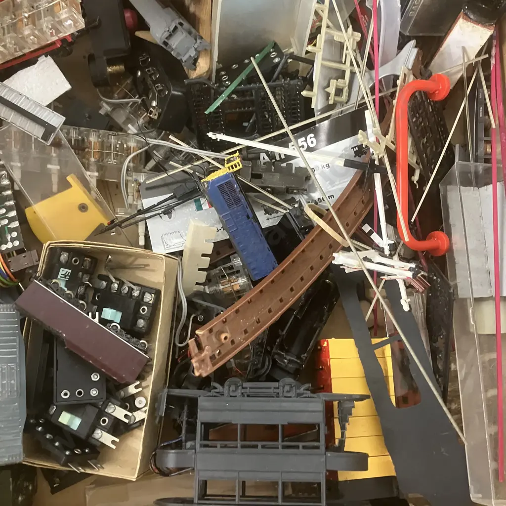 Box Lot Assorted Model Railway Items Etc Image 1++