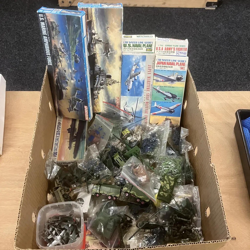 Box Lot Assorted War Figures, Vehicles Etc Image 1++