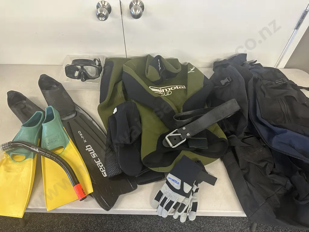 Selection Of Dive Gear Including Size 46 Simtotal Sub Wet Suit, Apollo XS 36-37 Flippers,Wild Blue Googles & Gloves Etc Image 1++