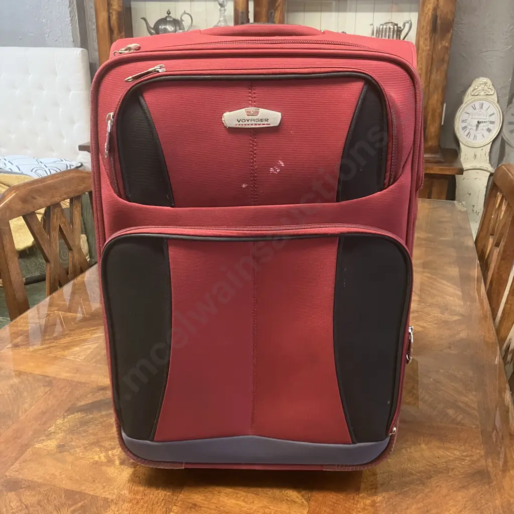 Voyager Red Small Wheeled Suitcase With Retracting Handle. Expanding. H58cm Image 1++