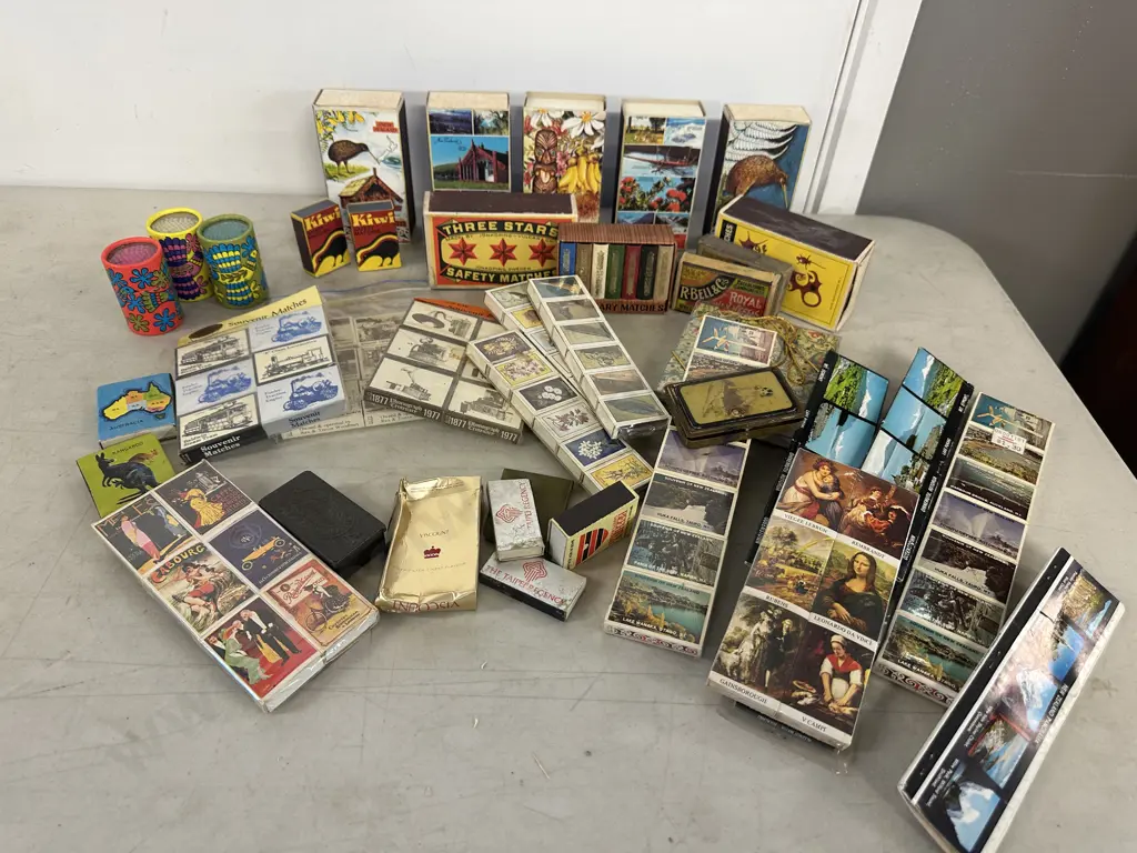 Assorted Vintage Match Boxes Including Souvenir Matches Etc Image 1++