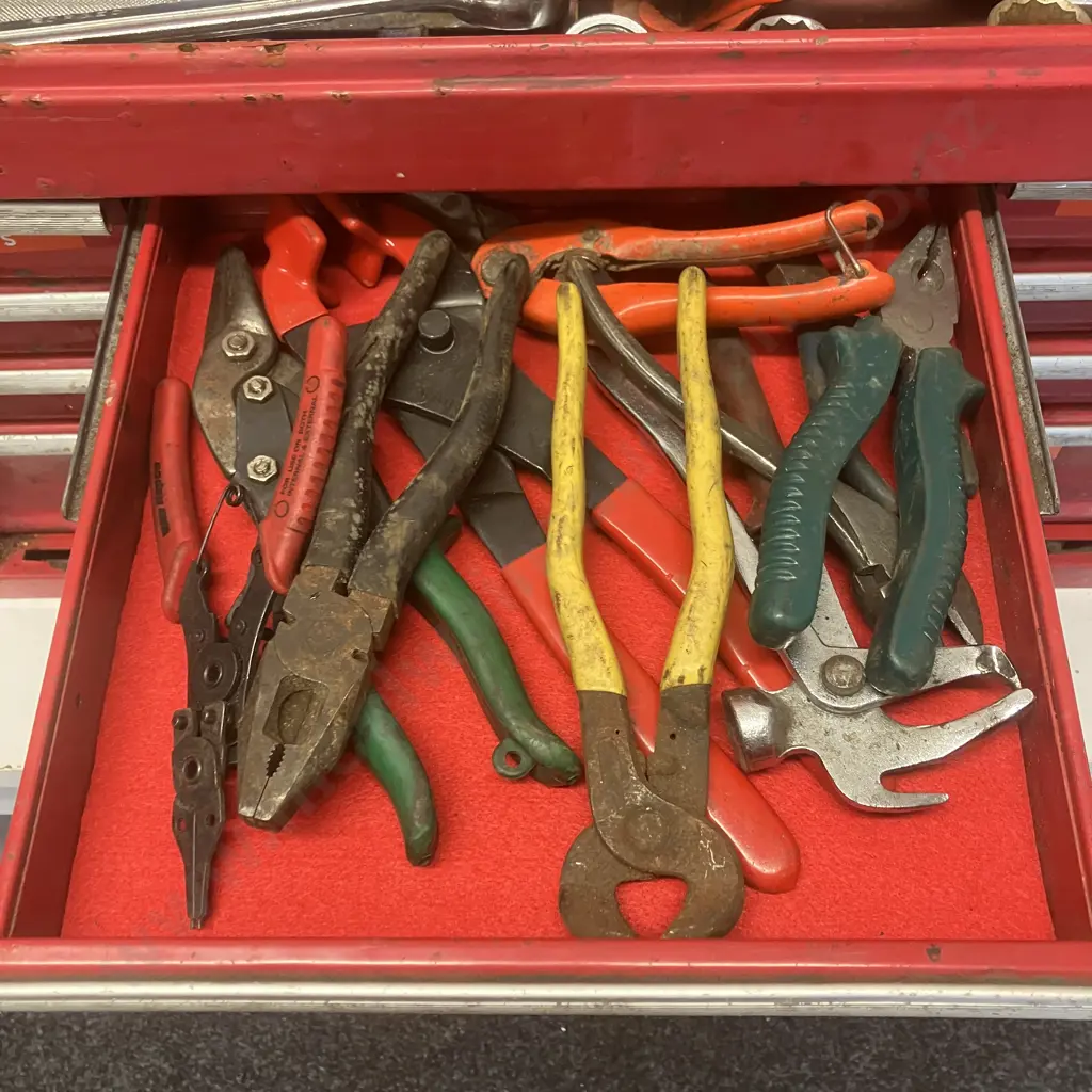 Red Steel 6 Drawer Tool Chest Full Of Tools Image 1++