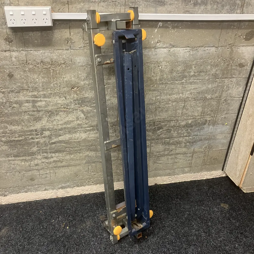 GMC Portable Mitre Saw Stand Image 1++