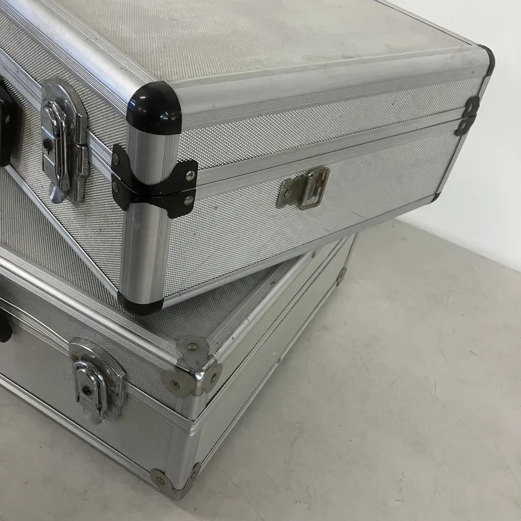 Pair Of Silver Coloured Hardcases Image 1++