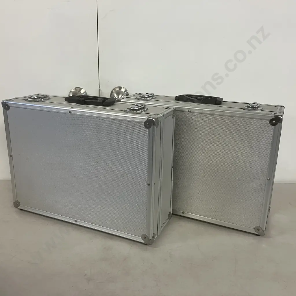 Pair Of Silver Coloured Hardcases Image 1++