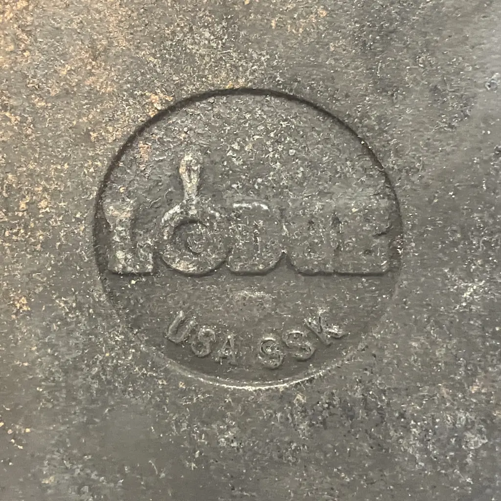 Lodge 9SK Cast Iron Skillet With Heart Makers Mark, Double Spout. 28.5cm Image 1++