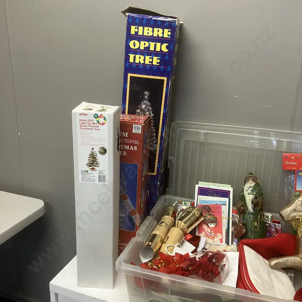 Assorted Christmas Items Image 1++