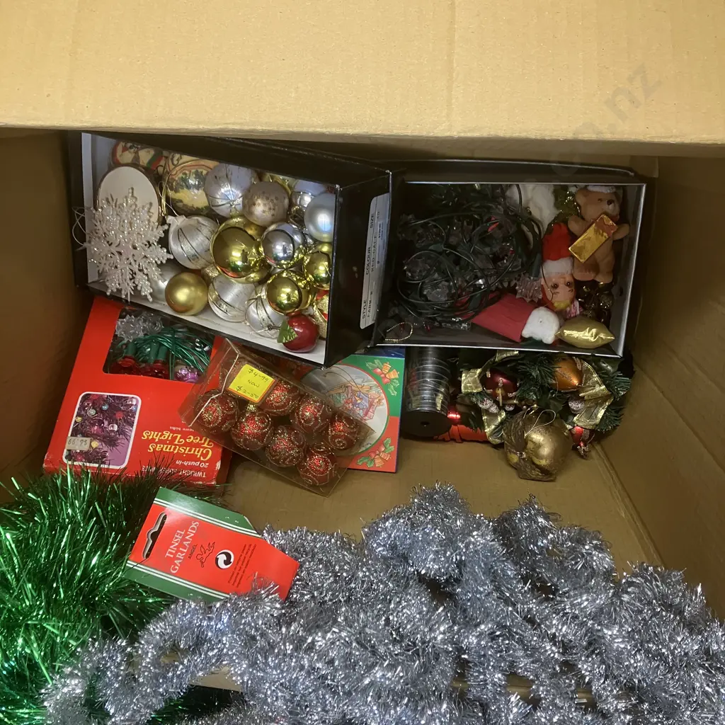 Assorted Christmas Items Image 1++