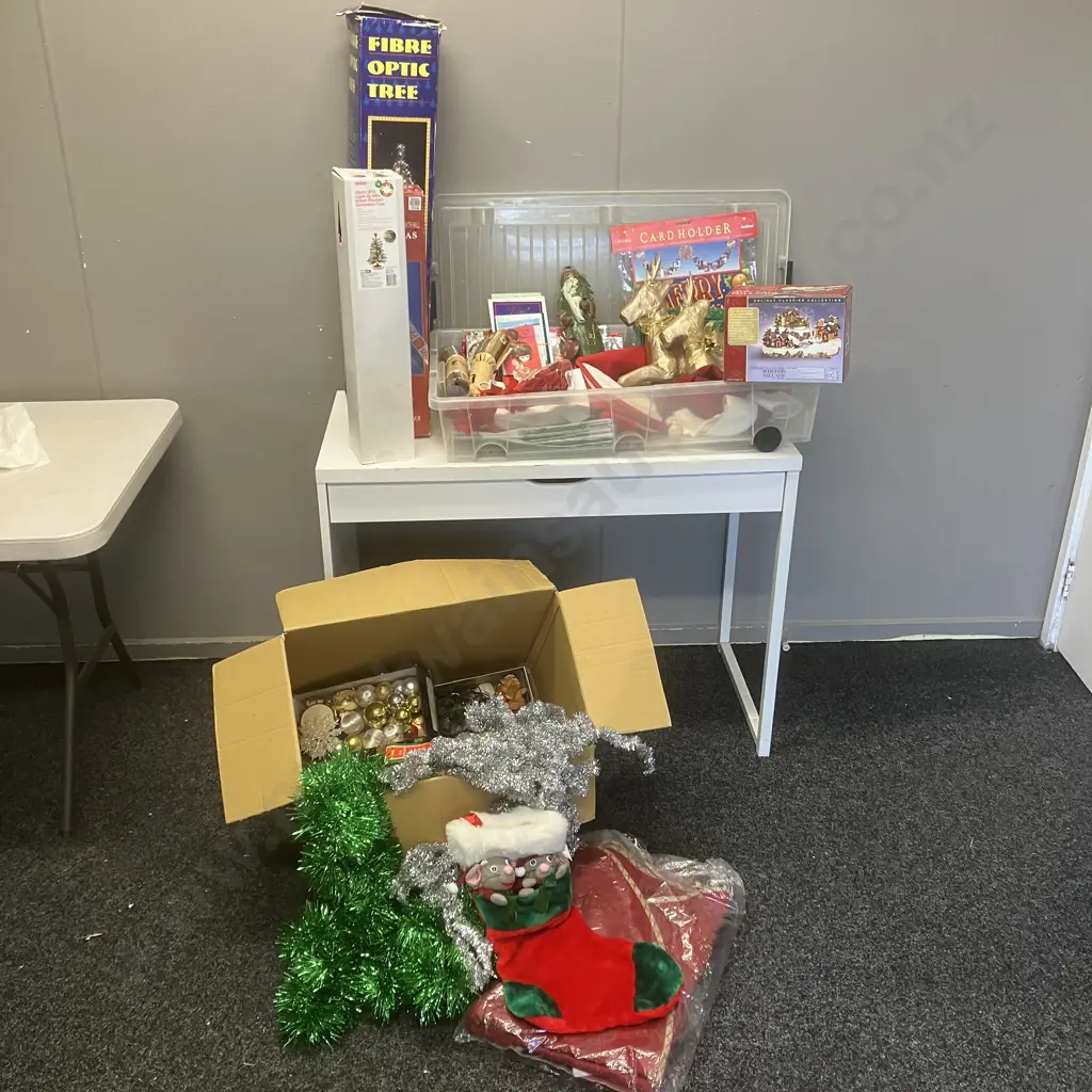 Assorted Christmas Items Image 1++