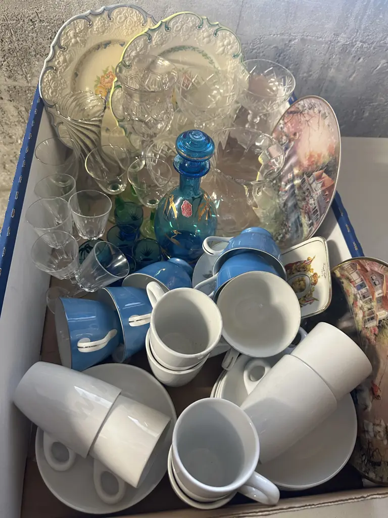 Selection Of Vintage Glass & Crockery Image 1++