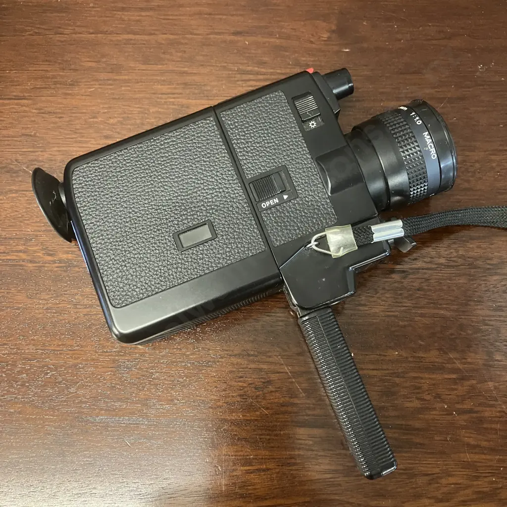 Vintage Retro Canon 310XL Super 8 Movie Camera With 8.5 to 25.5mm Zoom f/1.0 Macro Lens -1975 Image 1++