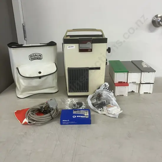 Braun Nurnberg Paximat 200 35MM Slide Projector With Cover & Various Magazines