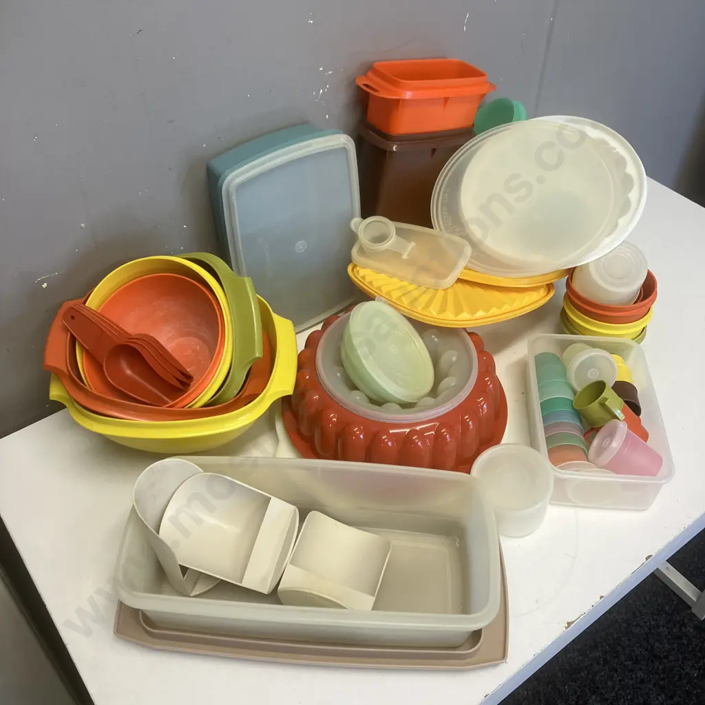 Selection of Tupperware Image 1++