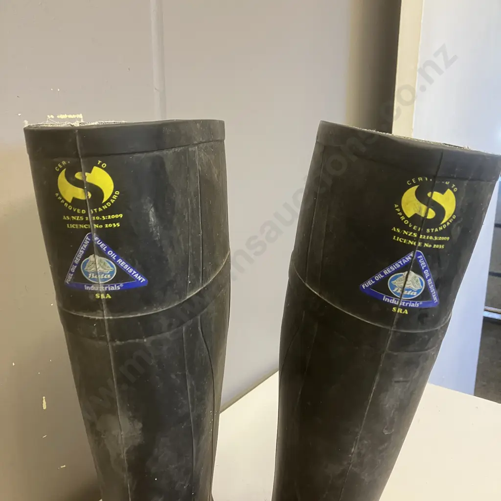 Bata Industrials SRA Gumboots Size 10 Image 1++