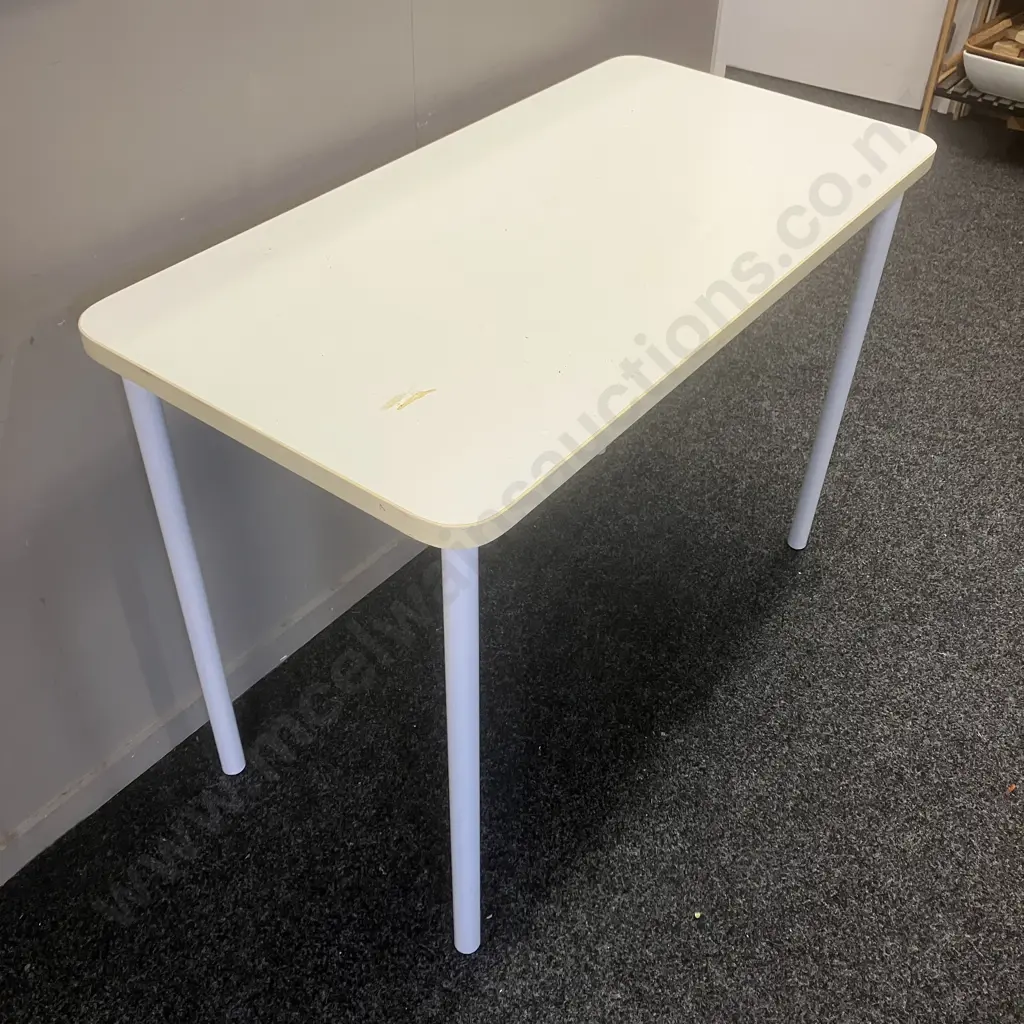 White Table. H72 W100.5 D50.5cm Image 1++