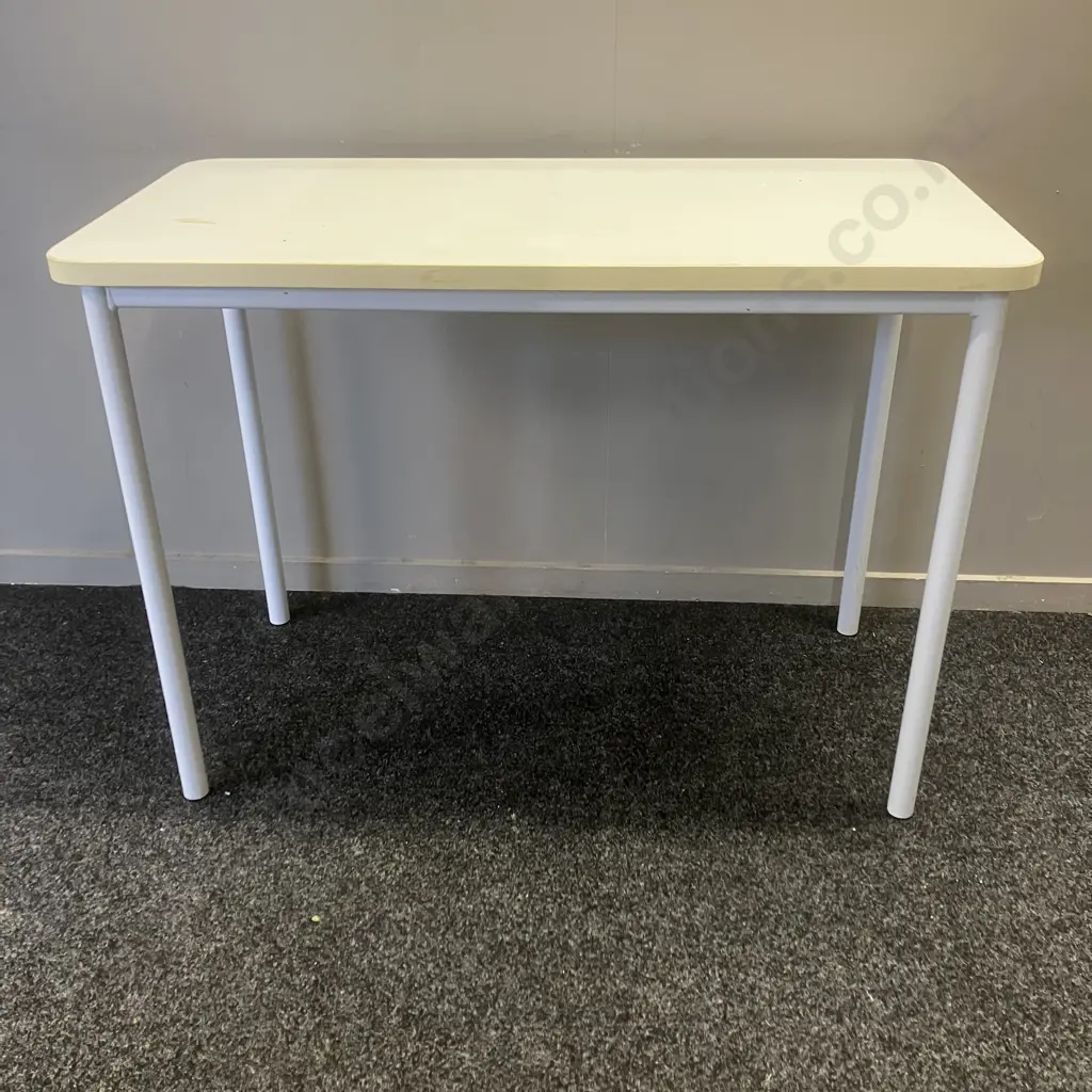 White Table. H72 W100.5 D50.5cm Image 1++