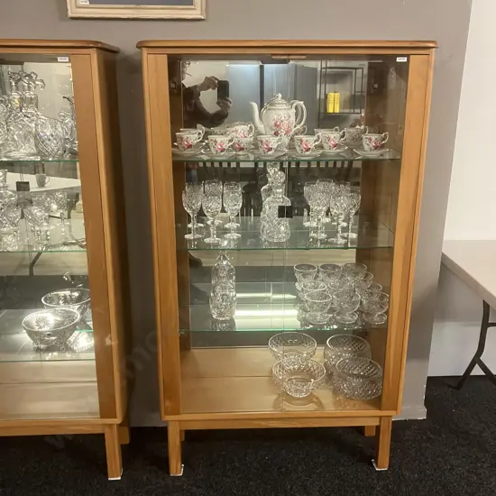 Rimu Double Glass Door Display Cabinet, Mirror Backed, 3 Adjustable Glass Shelves. H156 W93 D30cm