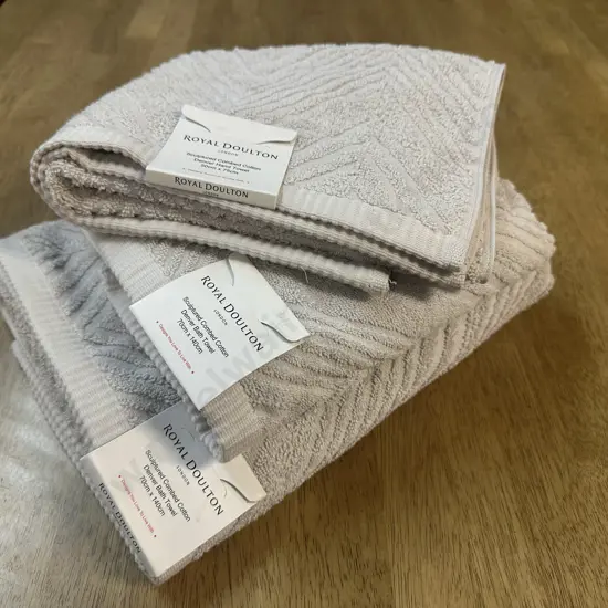 Royal Doulton Sculptured Combed Cotton Towels x2 & Handtowel x1