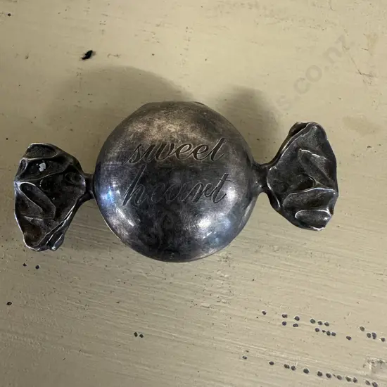 Vintage Sterling Silver Stamped 925 Pill Box Round Lolly Shape Engraved Sweet Heart
