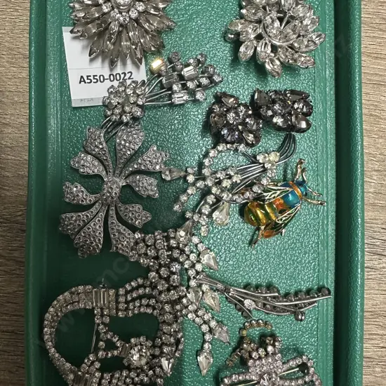 Selection Of Vintage Brooches & Earings