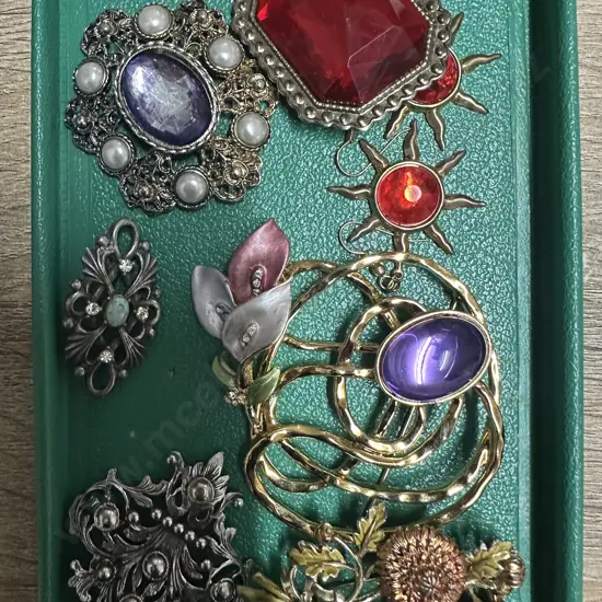 Selection Of Vintage Brooches 