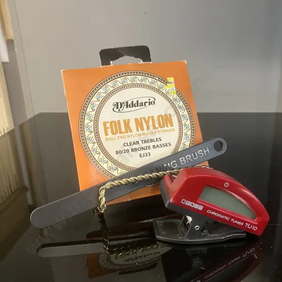 BOSS TU-10 Clip-On Chromatic Tuner (Red), Guitar Strings
