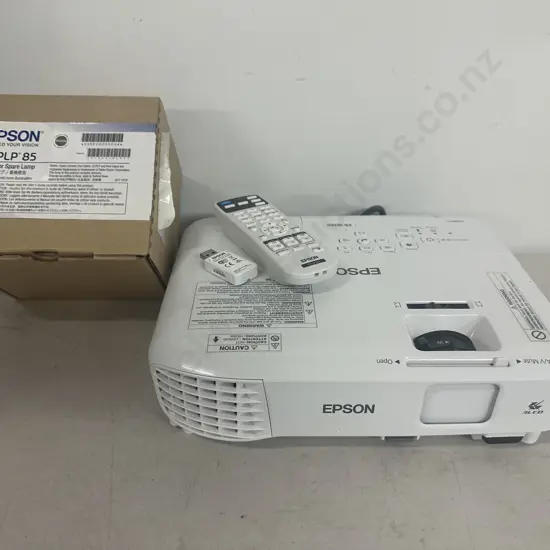 Epson EB-W140 Projector With Epsom EIPLP 85 Spare Lamp & Remote