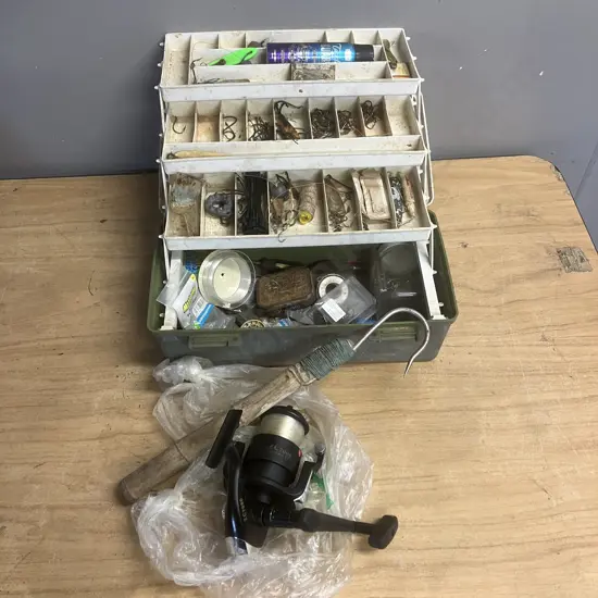 Catalyst ZC7000 Reel, Short Gaff, Tackle Box, Tools, Lead Sinkers, Line Etc