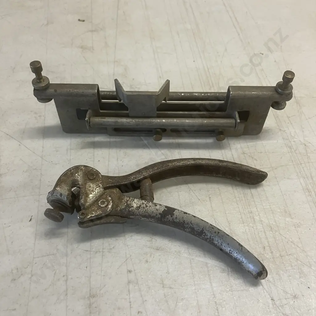 Vintage 1950s "The  Fraser Saw Sharpener" Saw Sharpening Guide Sold with 05 Image 1++