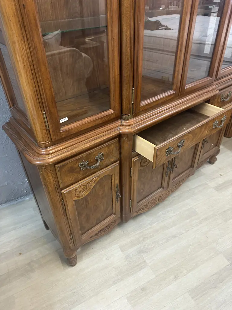 Oak Highly Ornate Mirrored Back Display Cabinet Hutchdresser With 4 Glass Doors,3 Drawers & 4 Doors In Base. 210 x 155cm Image 1++