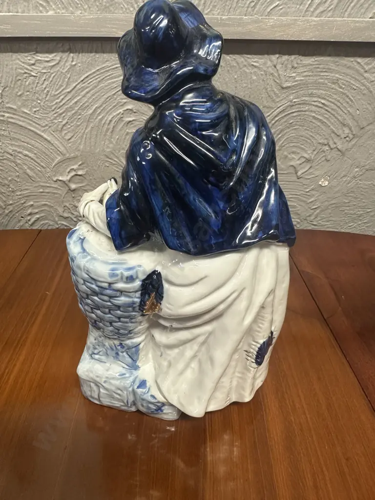 Peasant Lady Figurine Blue & White With Gilding 30cm. Image 1++
