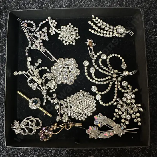 Selection Of Vintage Brooches 